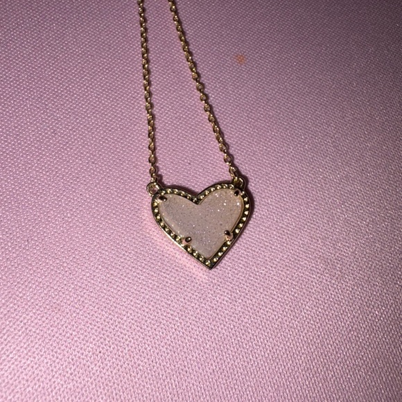 Kendra Scott Gold Heart Necklace with White Center - Picture 1 of 2